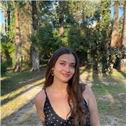 Estudiante de Biotecnología apta para dar clases de Matemáticas, Biología, Física y Química para los dintintos niveles de la ESO